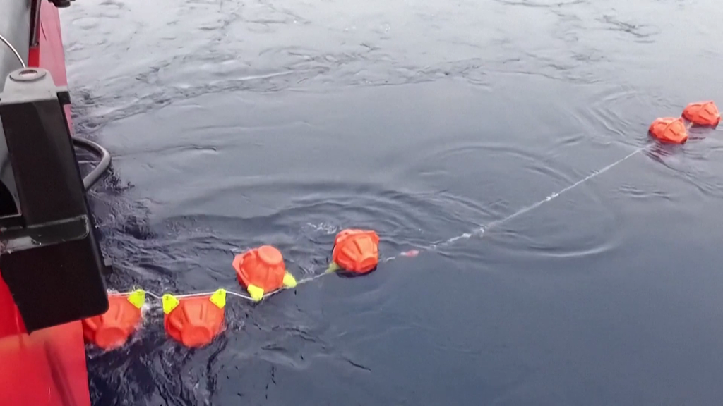Researchers deploy submergible buoys during the expedition, January 6, 2024. /CFP