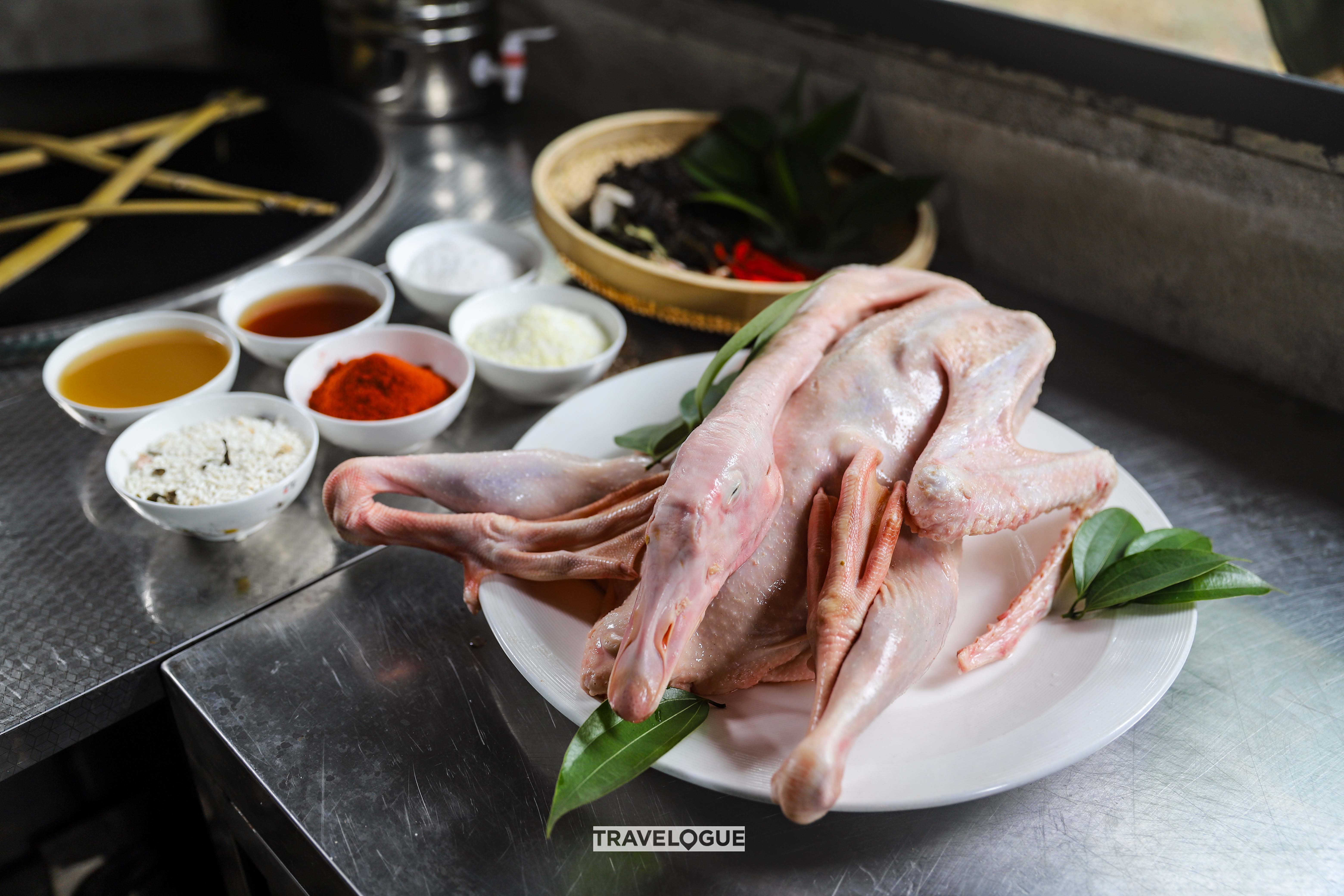 Ingredients for Wuyi Mountains smoked goose /CGTN