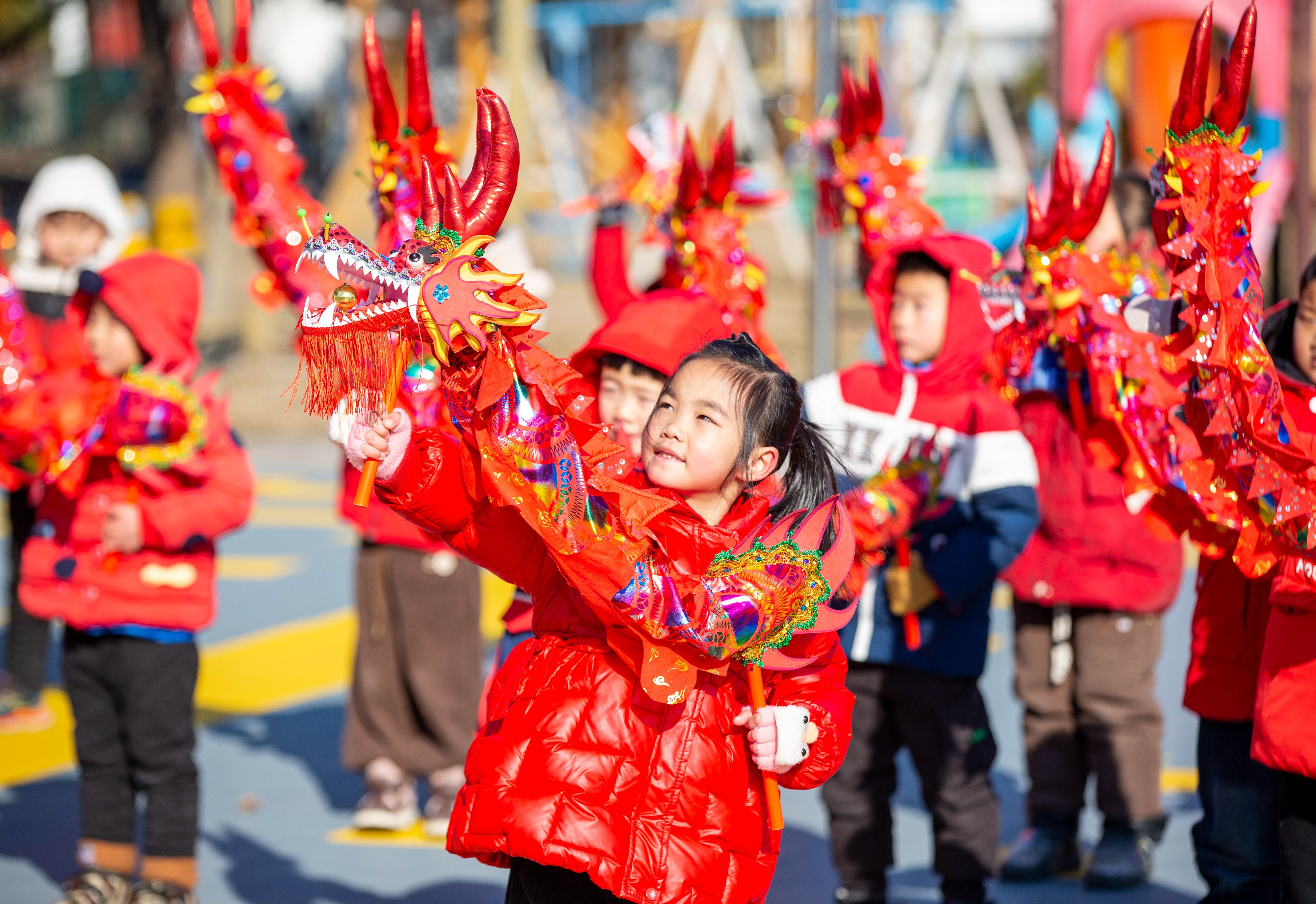 Children perform a dragon dance at a kindergarten in Hai'an City, east China's Jiangsu Province, January 23, 2024. /CFP