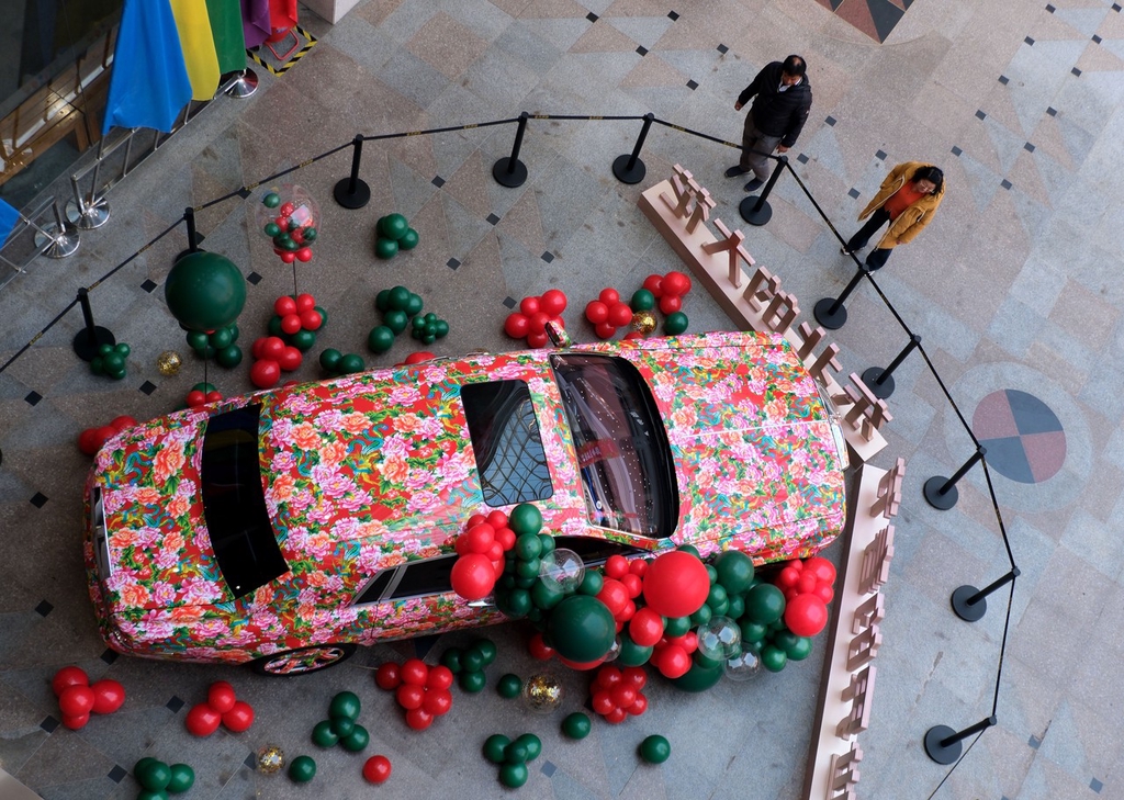 Photo taken on January 23, 2024 shows a Rolls-Royce covered in a flower pattern at shopping mall in Shenyang, Liaoning Province. /IC
