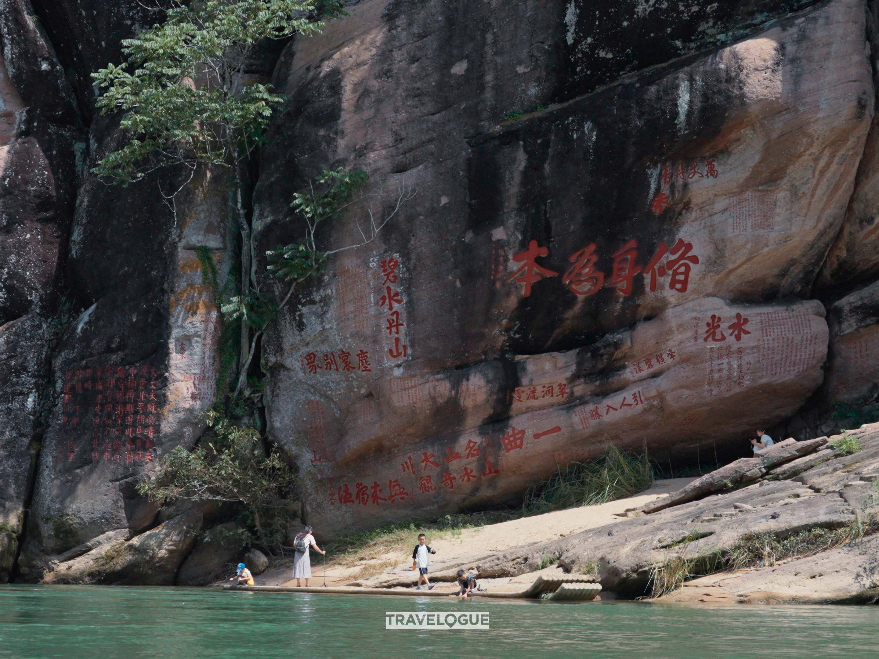 The Nine Bend River rafting experience in the Wuyi Mountains, Fujian Province /CGTN