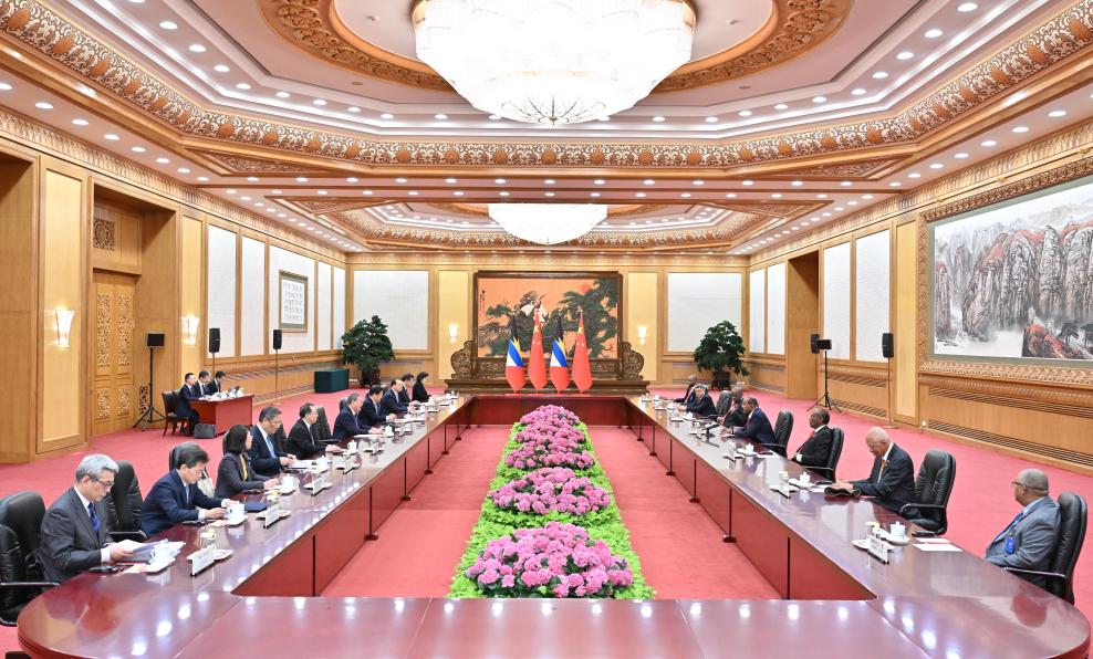 Chinese Premier Li Qiang holds talks with Prime Minister of Antigua and Barbuda Gaston Browne at the Great Hall of the People in Beijing, capital of China, January 24, 2024. /Xinhua