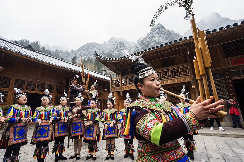 Dong people hold a cultural performance to welcome visitors in Xuan'en County, Enshi Tujia and Miao Autonomous Prefecture, Hubei Province, January 24, 2024. /CFP
