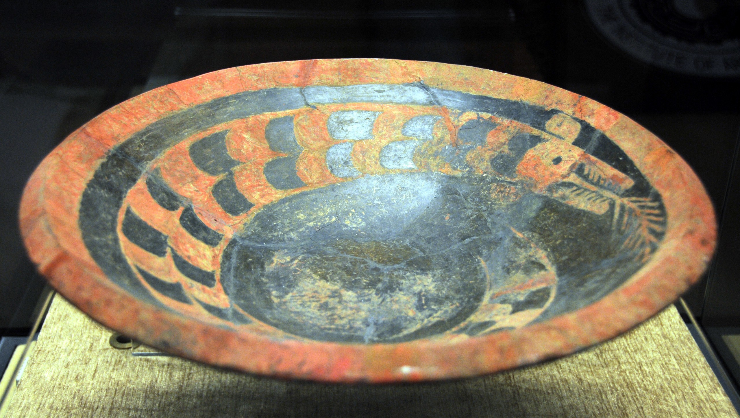 A file photo shows a painted ceramic plate featuring the image of a loong discovered in 1980 at the Taosi site in Xiangfen, Shanxi Province. /IC