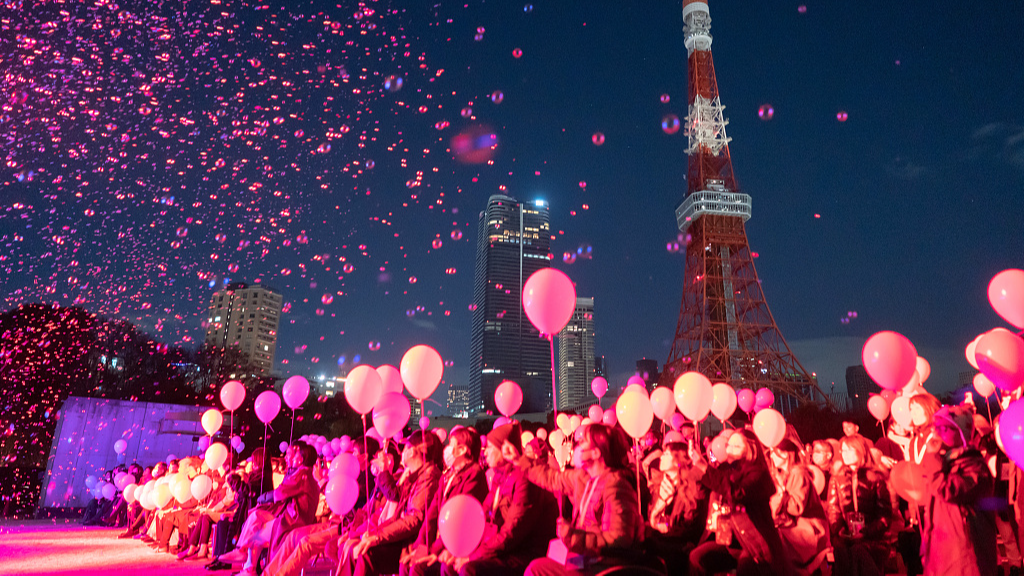 Balloons are released in front of the Tokyo Tower during a countdown event, celebrating the arrival of the Year of the Loong, the zodiac sign of 2024, in Tokyo, Japan, December 31, 2023. /CFP