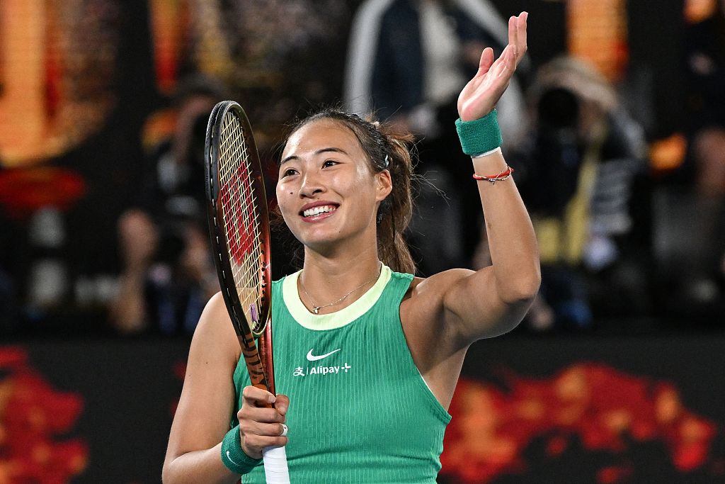 China's Zheng Qinwen acknowledges the crowd during the women's singles quarterfinals at the Australian Open at Melbourne Park in Melbourne, Australia, January 24, 2024. /CFP