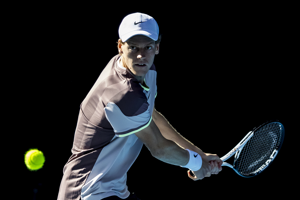 Jannik Sinner of Italy competes in the men's singles semifinals against Novak Djokovic of Serbia at the Australian Open at Melbourne Park in Melbourne, Australia, January 26, 2024. /CFP
