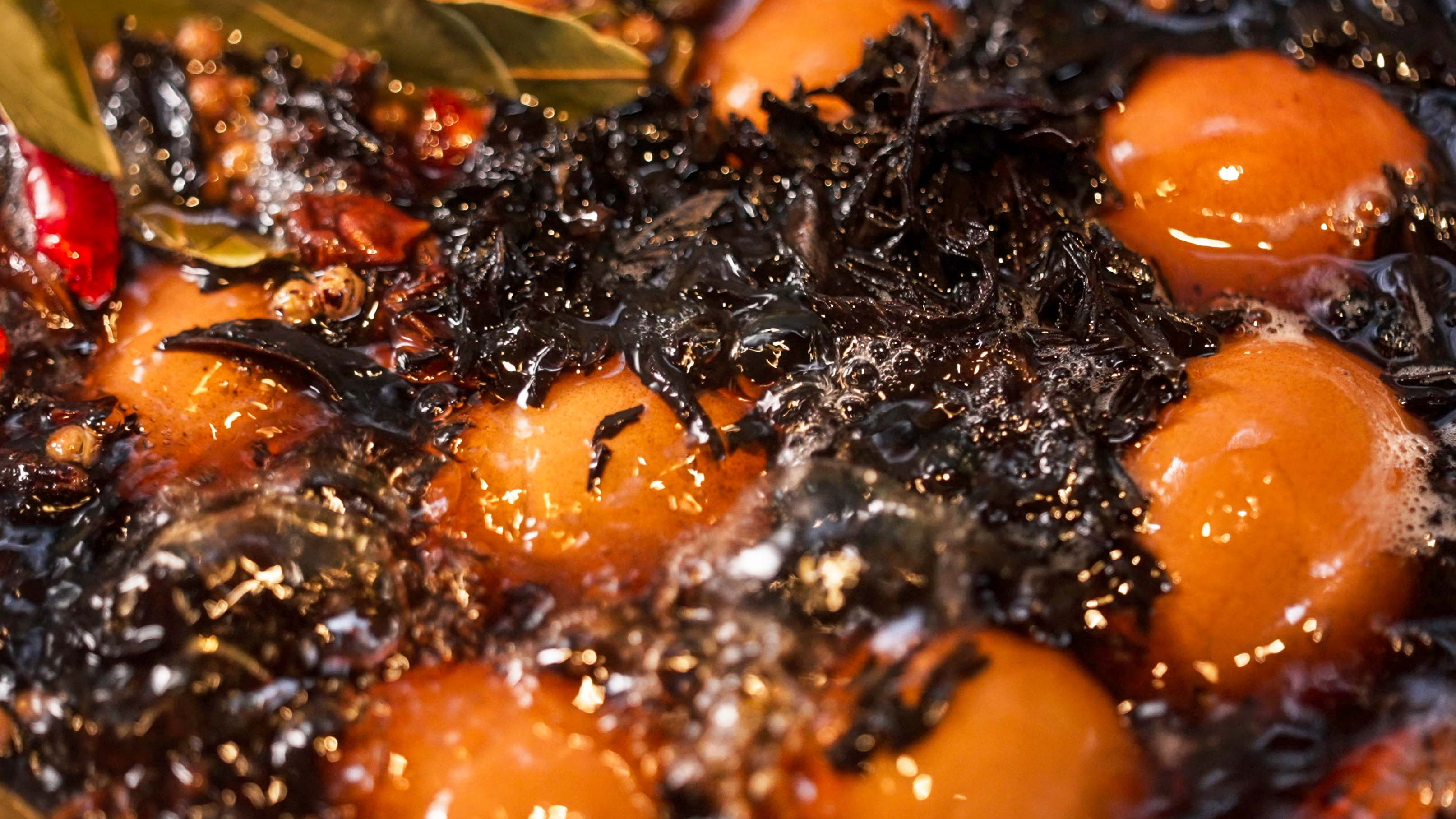 Da hong pao tea eggs: A popular snack for hikers