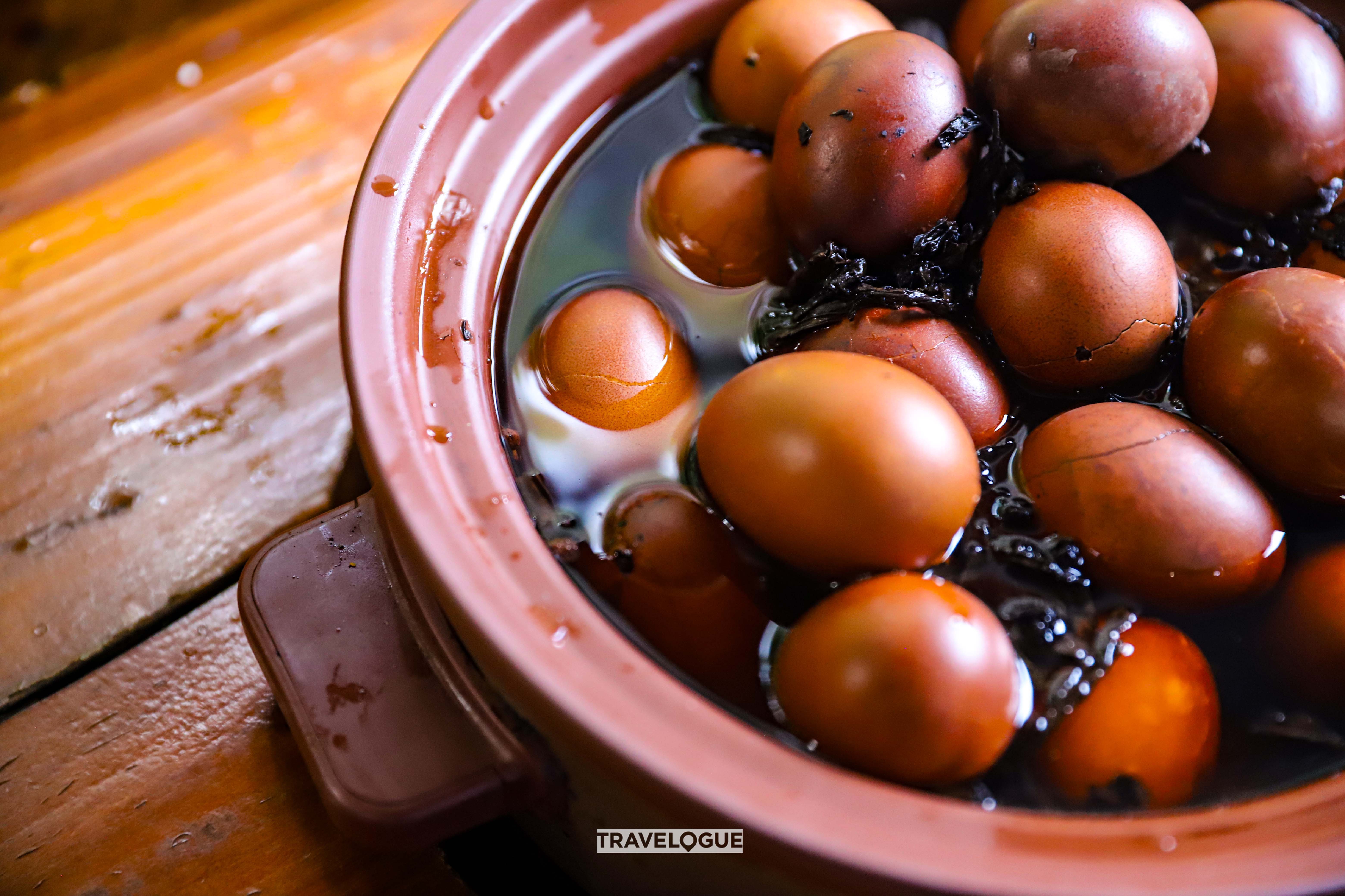 Da hong pao tea eggs are boiled in a pot. /CGTN