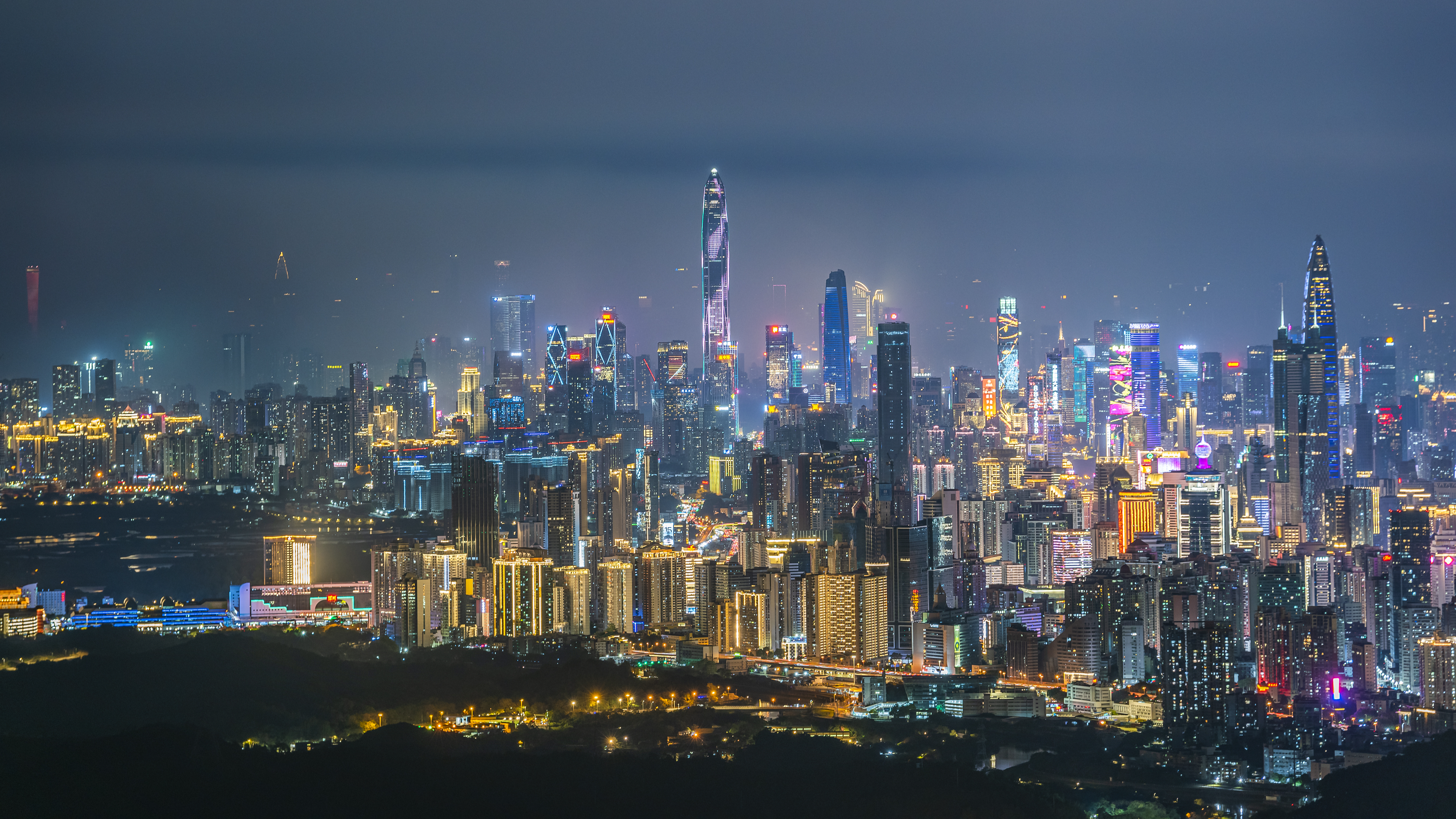 Why can Guangdong become the largest economic powerhouse in China?