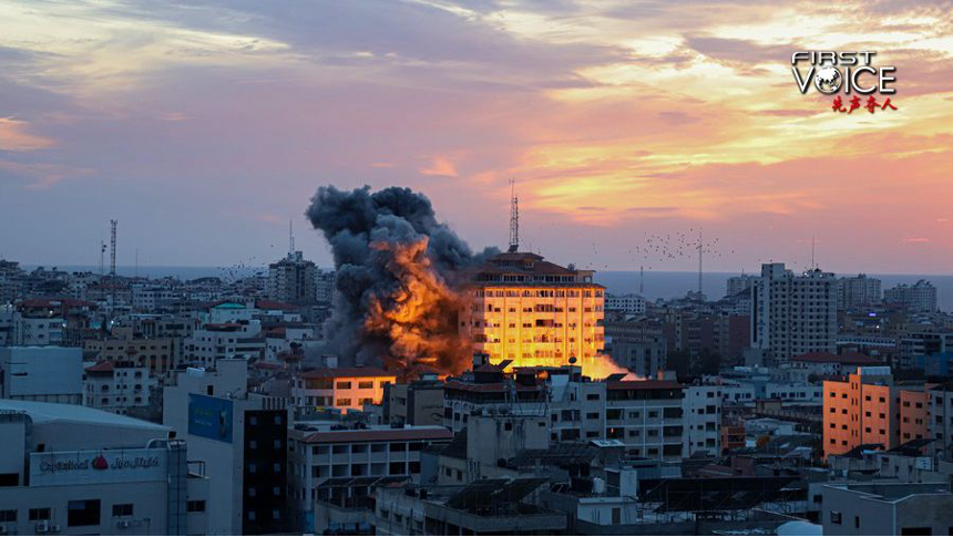 Smoke rises during an Israeli airstrike targeting a residential tower in Gaza City, October 7, 2023. /Xinhua