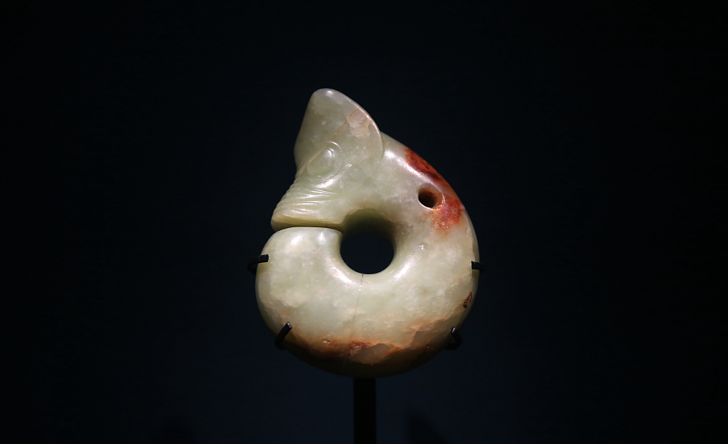 A photo taken on January 6, 2024 shows a piece of jade pig-dragon on display at the Nanjing Museum, Jiangsu Province. /CFP
