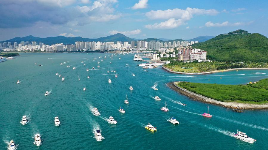 This aerial photo taken shows tourists going sailing in Sanya, south China's Hainan Province, October 1, 2023. /Xinhua