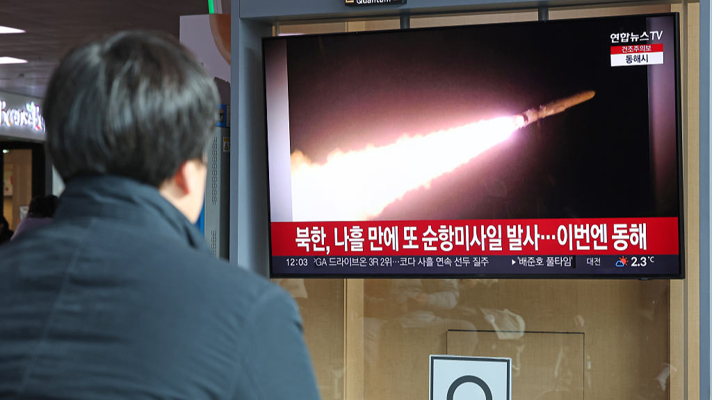 People watch a television screen showing a news broadcast with file footage of a missile fire by the DPRK at a railway station in Seoul, ROK, January 28, 2024. /CFP