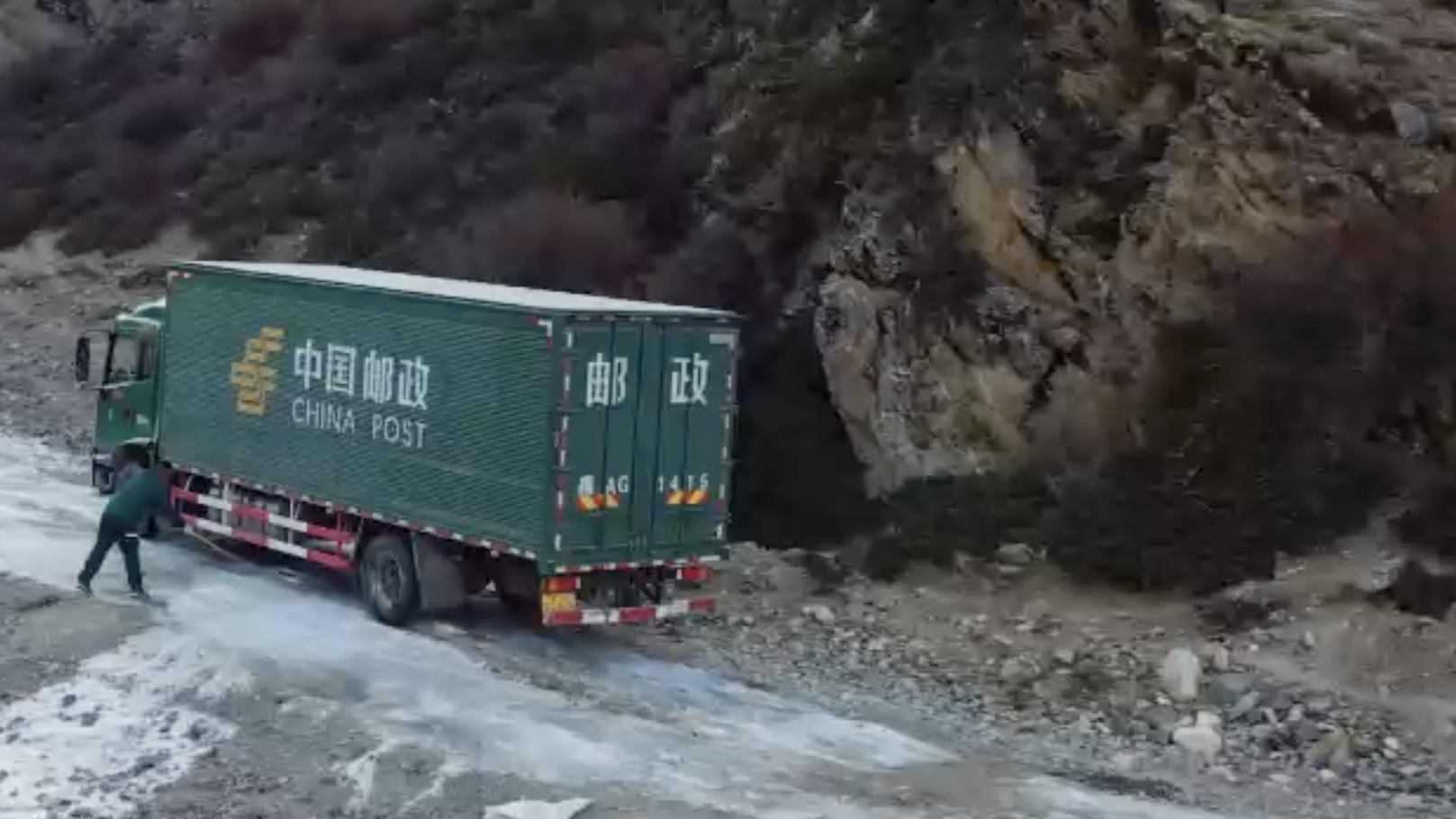 With the development of the logistics industry and the rising living standards in Xizang, items delivered by truck drivers are becoming more abundant. /CGTN