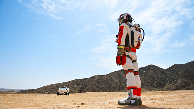 A visitor donning spacesuit costumes stands at the Mars Base 1 in Jinchang City, Gansu Province, May 15, 2023. /CFP