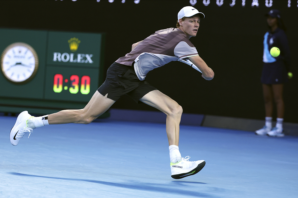 Jannik Sinner of Italy plays a backhand return to Daniil Medvedev of Russia (not pictured) during their men's singles final at Australian Open in Melbourne, Australia, January 28, 2024. /CFP 
