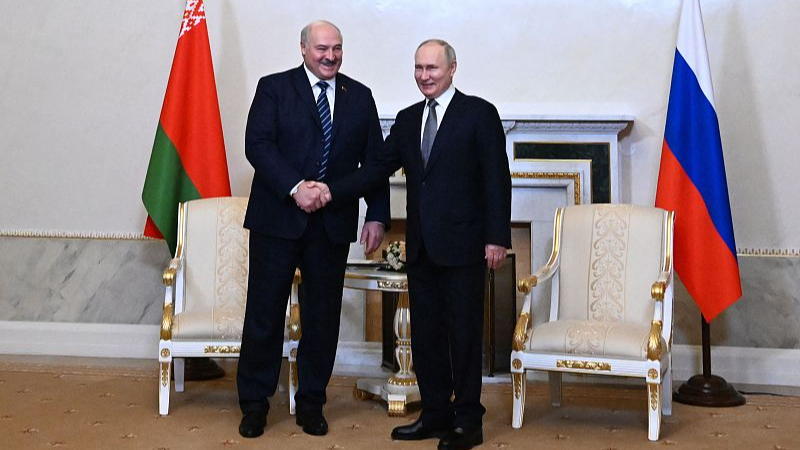 Russia's President Vladimir Putin (R) shakes hands with Belarus' President Alexander Lukashenko (L) prior to their talks in Saint Petersburg, January 28, 2024. /CFP