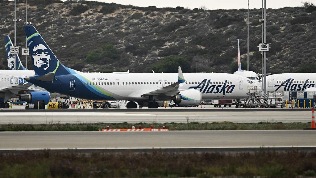 An Alaska Airlines Boeing 737 MAX 9 aircraft sits grounded near a maintenance hangar at Los Angeles International Airport in Los Angeles, California, U.S., January 17, 2024. /CFP