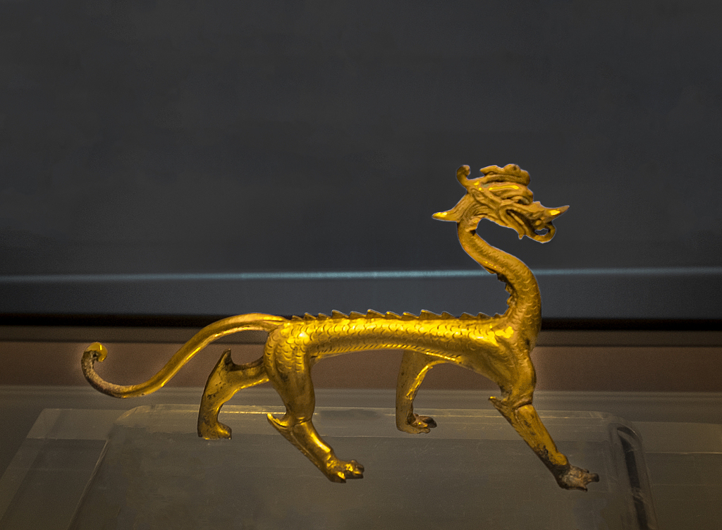 A file photo shows the gilded walking loong displayed in the Xi'an Museum, Shaanxi Province, China. /CFP