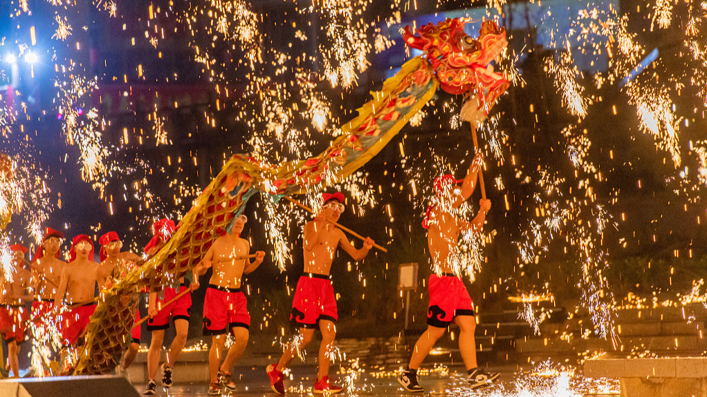 A file photo shows a Tongliang Dragon Dance performance at Ciqikou Ancient Town in Chongqing. /CFP