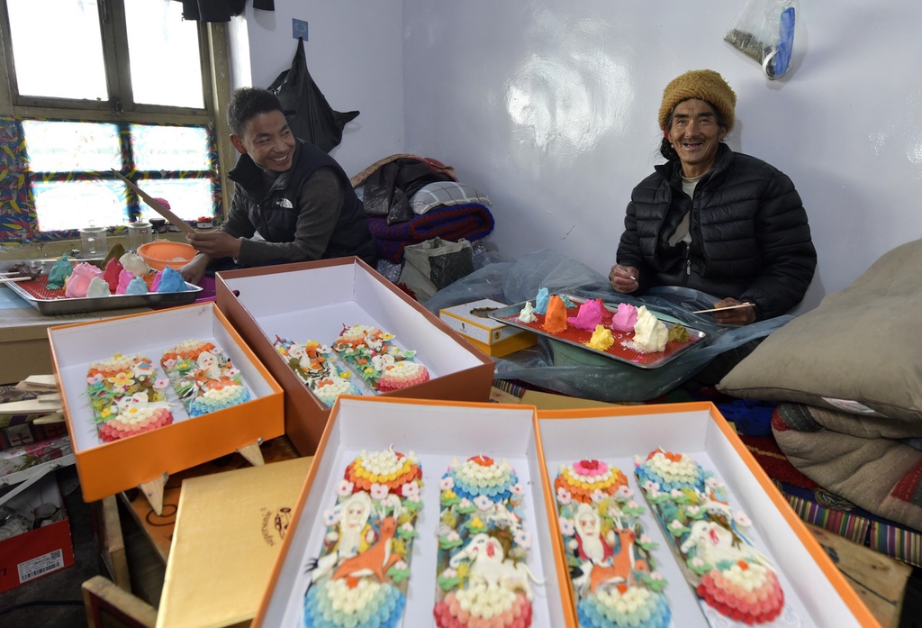 A photo shows craftsmen with butter sculptures in Lhasa, capital of southwest China's Xizang Autonomous Region, on January 30, 2024. /IC