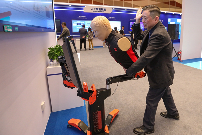 A staff member demonstrates a digital first aid educational device for campus during the 2024 World Digital Education Conference in Shanghai, China, January 30, 2024. /xinhua
