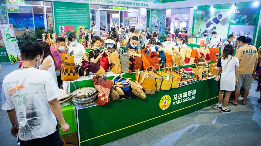 Visitors buy African merchandise during the Second China-Africa Economic and Trade Expo in Changsha, central China's Hunan Province, September 28, 2021. /Xinhua