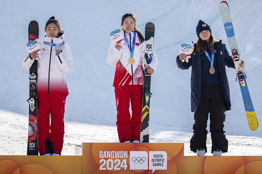 China's Liu Yishan (C) and Chen Zihan (L) celebrate on the podium after winning the gold and silver medals respectively, alongside bronze medalist Kathryn Gray of the U.S. after their women's freeski halfpipe final during the Winter Youth Olympic Games in Gangwon, South Korea, January 31, 2024. /CFP