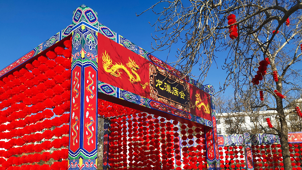 A view of preparations being done for the Longtan Park Temple Fair, one of the most popular temple fairs in Beijing, China, January 28. /CFP