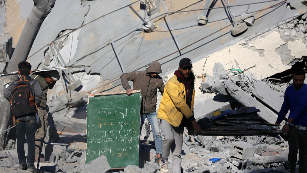 Palestinians inspect the rubble of Al-Urube school, which was targeted overnight by Israeli airstrikes in Nuseirat camp in the central Gaza Strip, January 31, 2024. /CFP