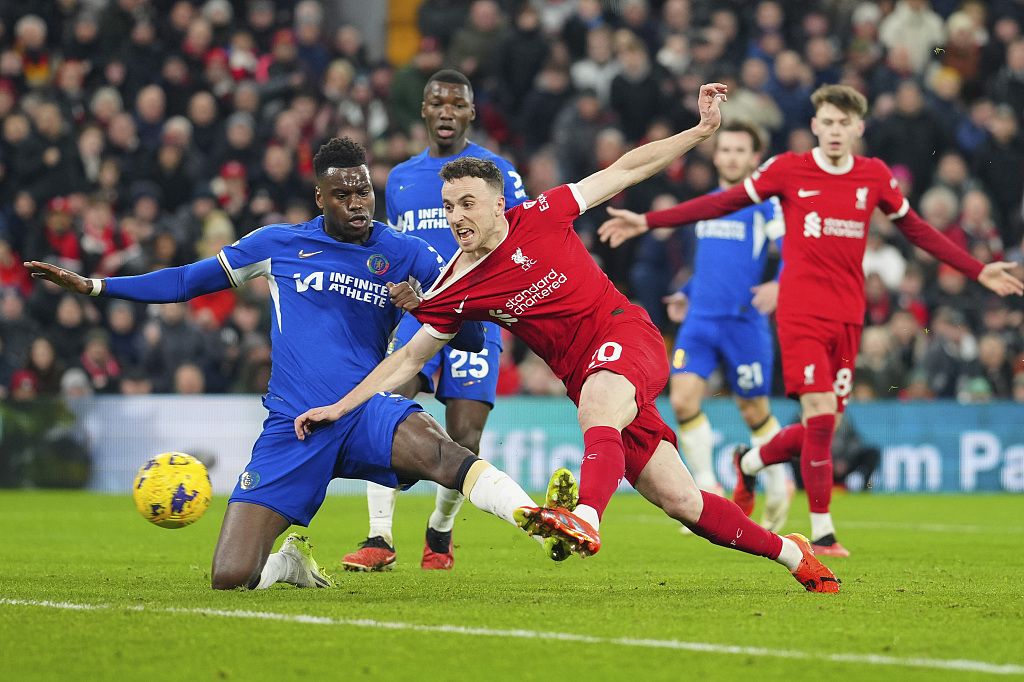 Liverpool's Diogo Jota (C) scores his side's first goal during their Premier League clash with Chelsea at Anfield in Liverpool, England, January 31, 2024. /CFP