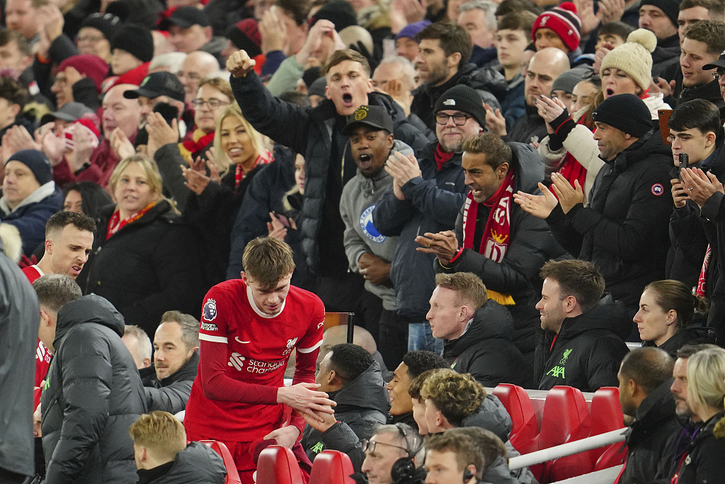 Liverpool supporters cheer Liverpool's Conor Bradley as he returns to the bench during their Premier League clash with Chelsea at Anfield in Liverpool, England, January 31, 2024. /CFP