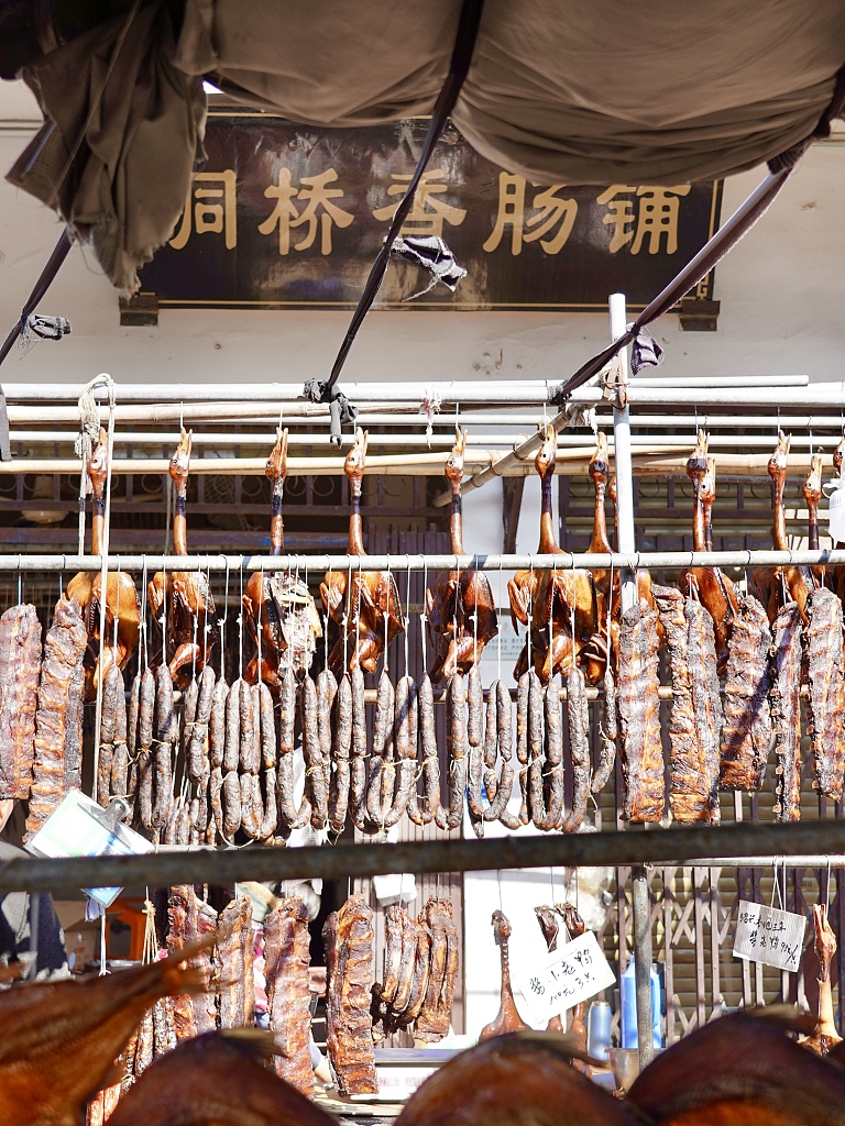 Sausages and seasoned ducks in soy sauce are on display in front of a shop in Anchang ancient town, Shaoxing, east China's Zhejiang Province, on January 14, 2024. /CFP