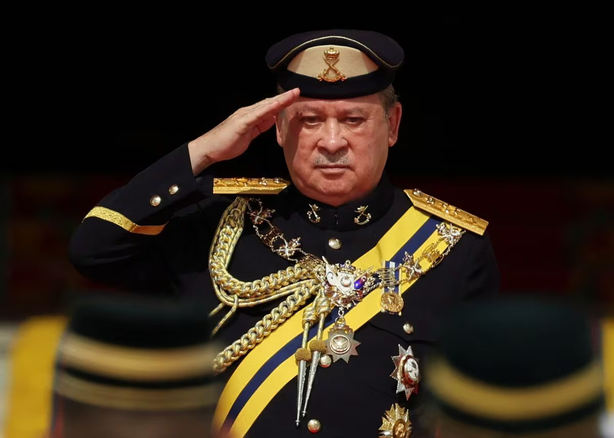 The incoming 17th king of Malaysia, the sultan of Johor, Sultan Ibrahim Sultan Iskandar salutes the guard of honor at the National Palace in Kuala Lumpur, Malaysia January 31, 2024. /Reuters