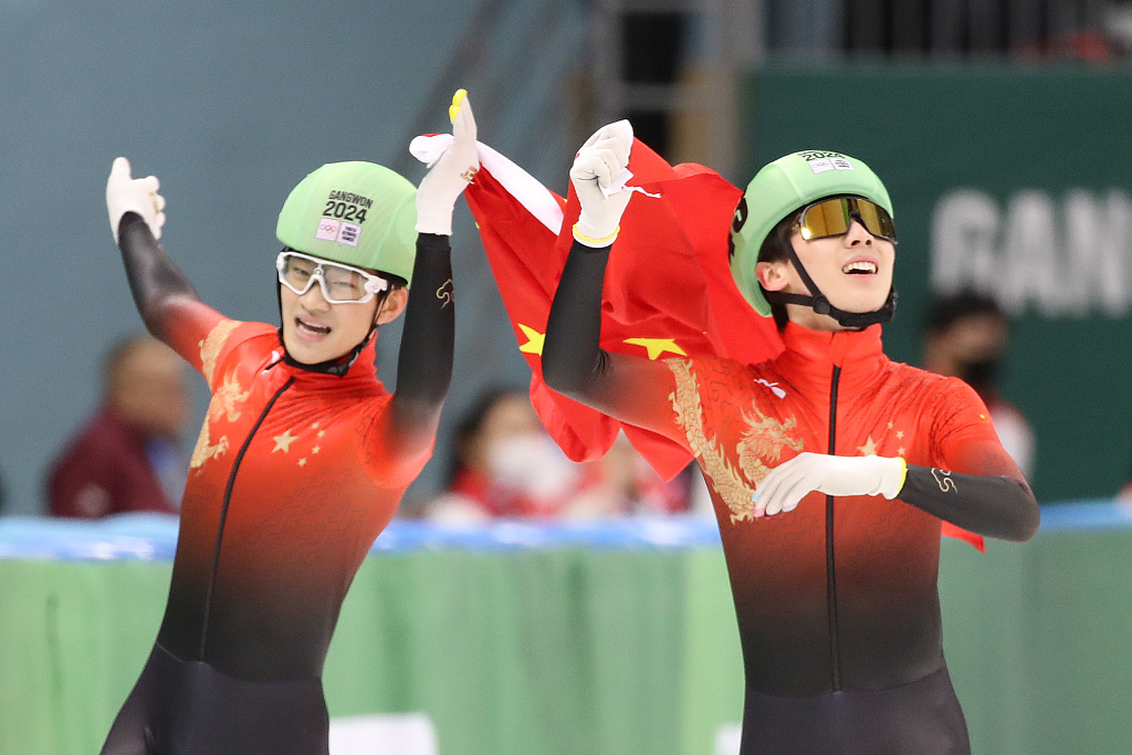 China's Zhang Xinzhe (L) and Zhang Bohao celebrate after the men's 1000m final  of the Winter Youth Olympic Games at Gangneung Ice Arena in Gangneung, South Korea, January 21, 2024. /CFP