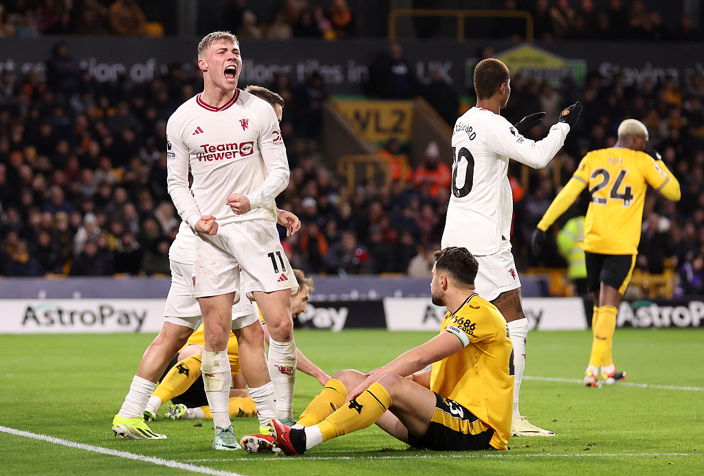 Rasmus Hojlund of Manchester United celebrates scoring his team's second goal during their clash with Wolves at Molineux in Wolverhampton, England, February 1, 2024. /CFP