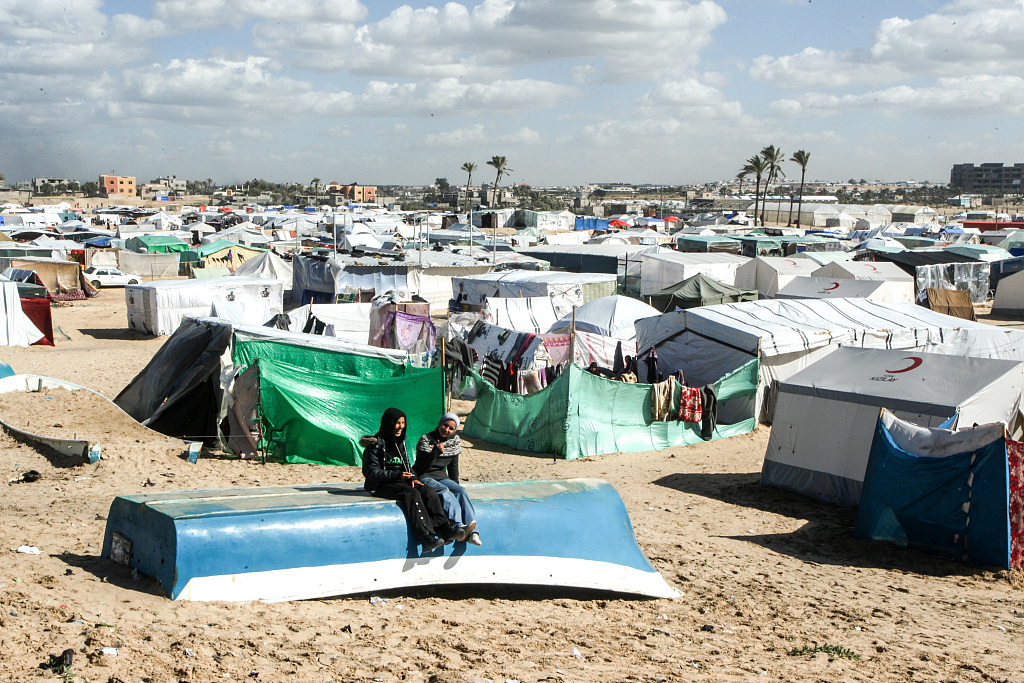 A tent camp shelters refugees who have fled fighting between Israeli and Palestinian forces in Rafah in southern Gaza, February 1, 2024. /CFP