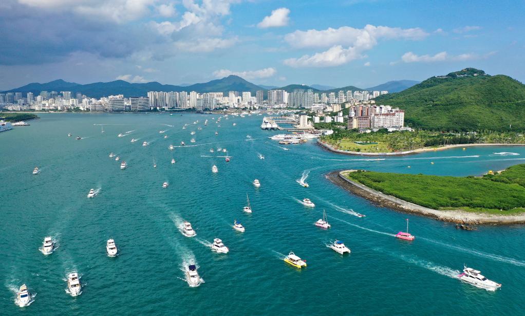 An aerial drone photo shows tourists going sailing in Sanya, south China's Hainan Province, October 1, 2023. /Xinhua