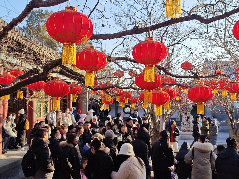The Summer Palace is decorated with red lanterns in Beijing, capital of China, January 27, 2024. /CFP
