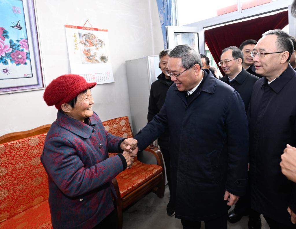 Chinese Premier Li Qiang, also a member of the Standing Committee of the Political Bureau of the Communist Party of China Central Committee, visits families in Liujiabu Village in Taiyuan, north China's Shanxi Province, February 1, 2024. /Xinhua
