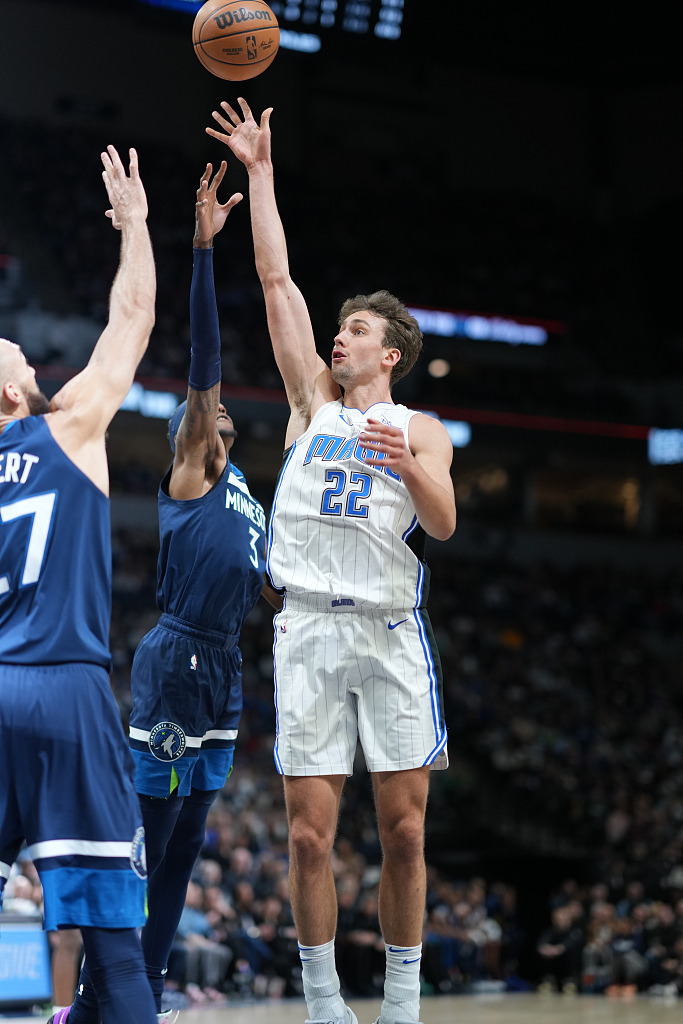 Franz Wagner (#22) of the Orlando Magic shoots in the game against the Minnesota Timberwolves at the Target Center in Minneapolis, Minnesota, February 2, 2024. /CFP