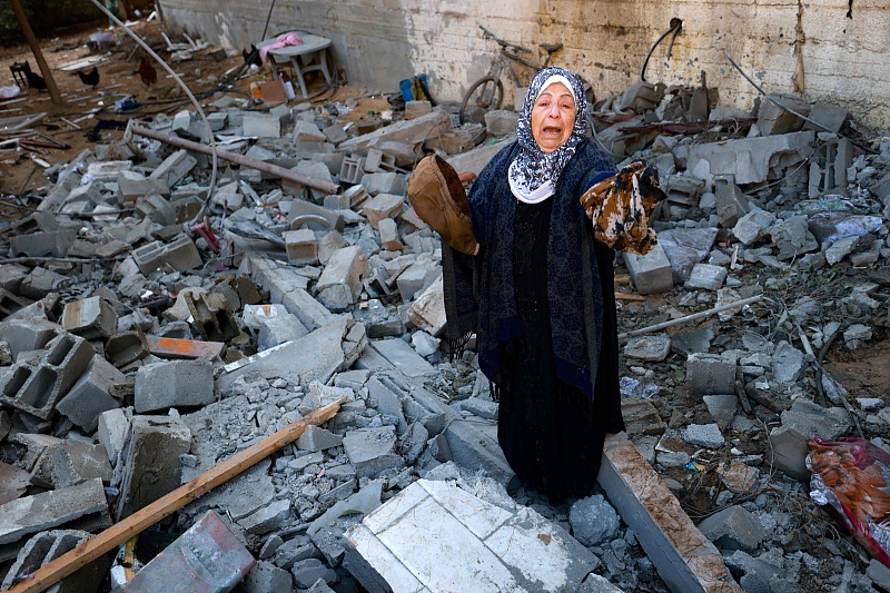 A woman reacts as she salvages belongings from the rubble of a destroyed house following Israeli bombardment in Rafah in the southern Gaza Strip, February 3, 2024. /CFP