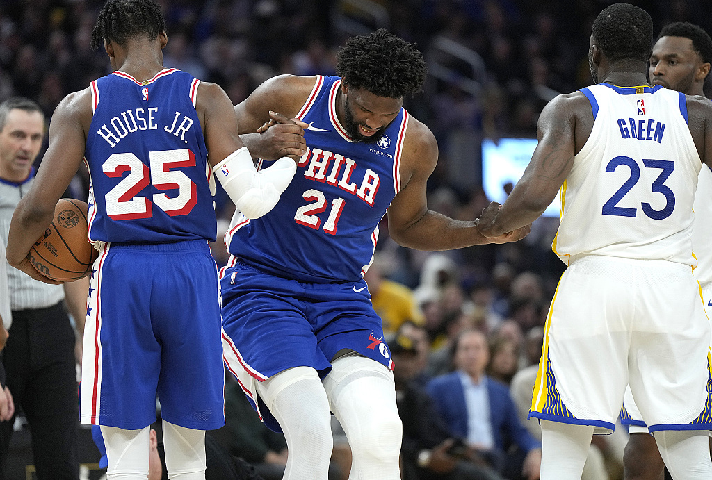 Joel Embiid (#21) of the Philadelphia 76ers looks on in the game against the Golden State Warriors at the Chase Center in San Francisco, California, January 30, 2024. /CFP