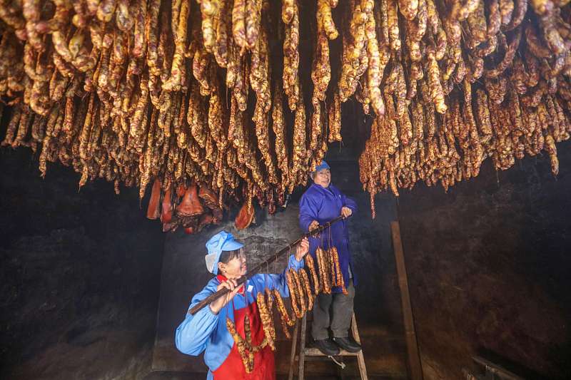 Artisans prepare marinated sausages at a workshop in the Qiandongnan Miao and Dong Autonomous Prefecture, Guizhou Province, January 19, 2024. /CFP