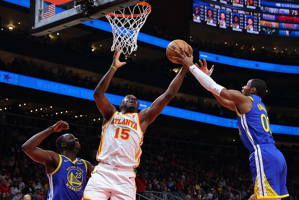 Clint Capela (#15) of the Atlanta Hawks grabs a rebound in the game against the Golden State Warriors at State Farm Arena in Atlanta, Georgia, February 3, 2024. /CFP