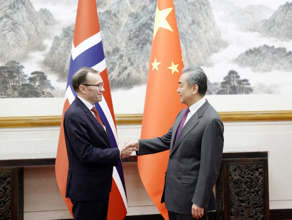Chinese Foreign Minister Wang Yi shakes hands with Norwegian counterpart Espen Barth Eide in Beijing, China, February 5, 2024. /Chinese Foreign Ministry