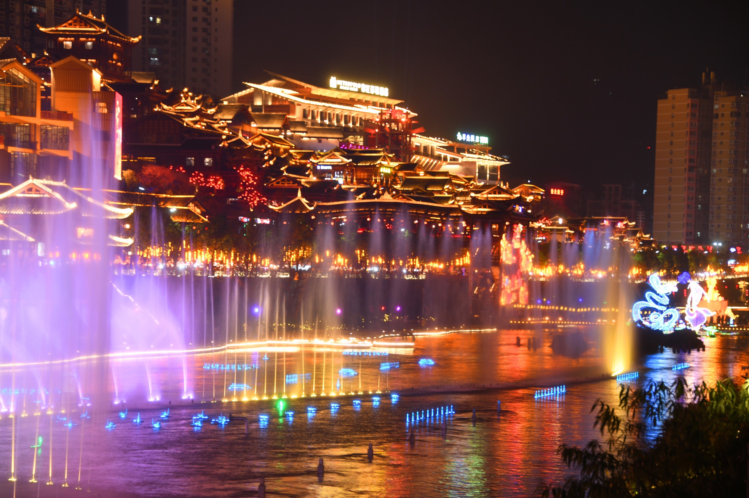 A photo taken on February 4, 2024 shows a fountain show in the Gongshui River in Xuanen County, Hubei Province. /IC