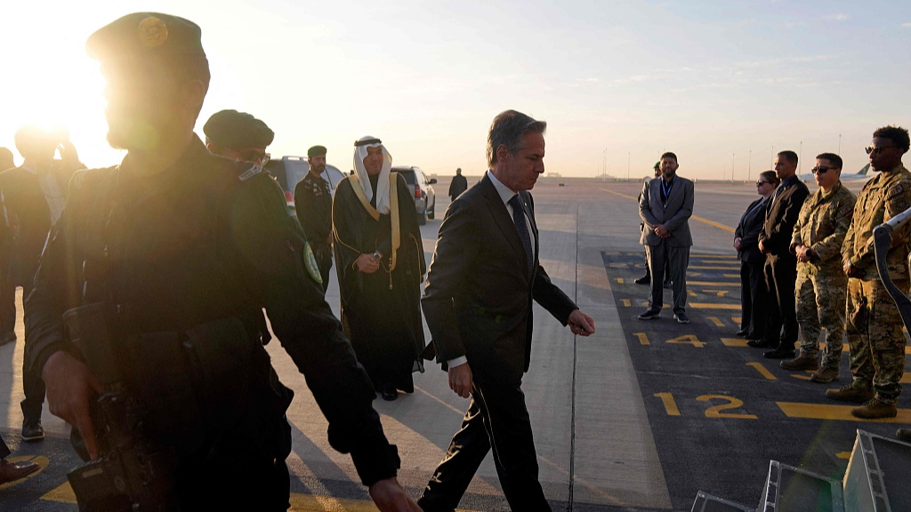 U.S. Secretary of State Antony Blinken boards a plane bound for Cairo at King Khalid International Airport in Riyadh, Saudi Arabia, February 6, 2024. /CFP 