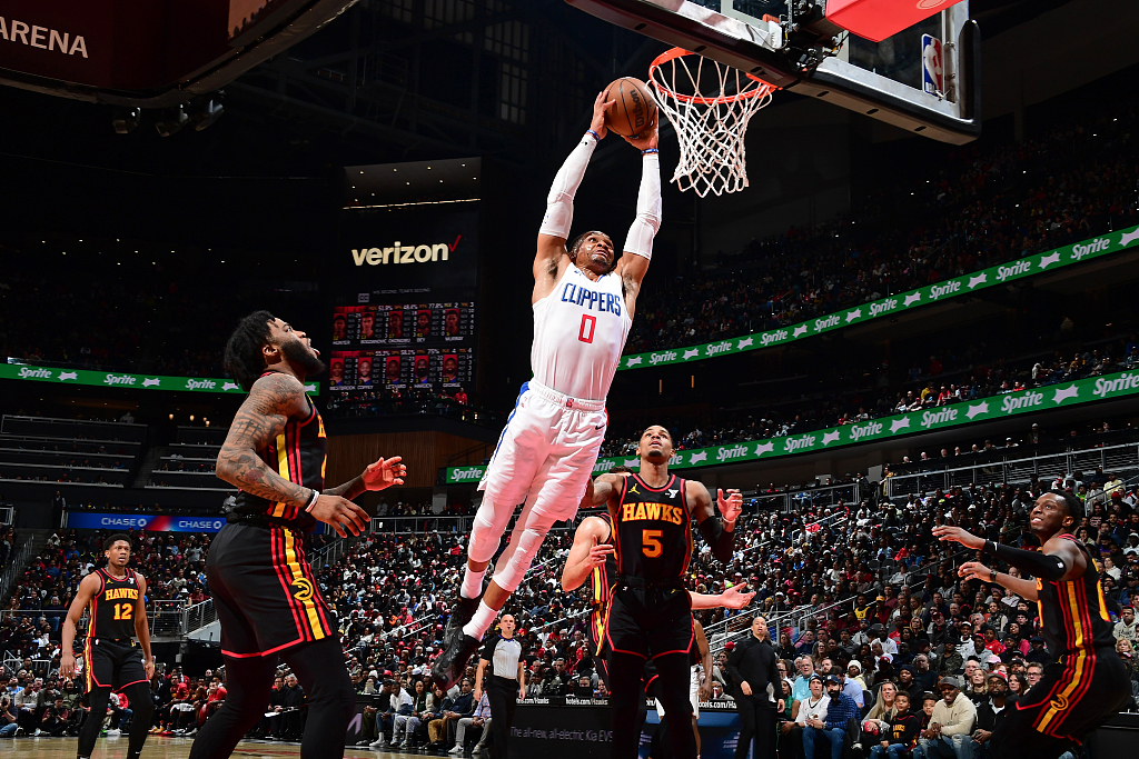 Russell Westbrook (#0) of the Los Angeles Clippers drives roward the rim in the game against the Atlanta Hawks at State Farm Arena in Atlanta, Georgia, February 5, 2024. /CFP